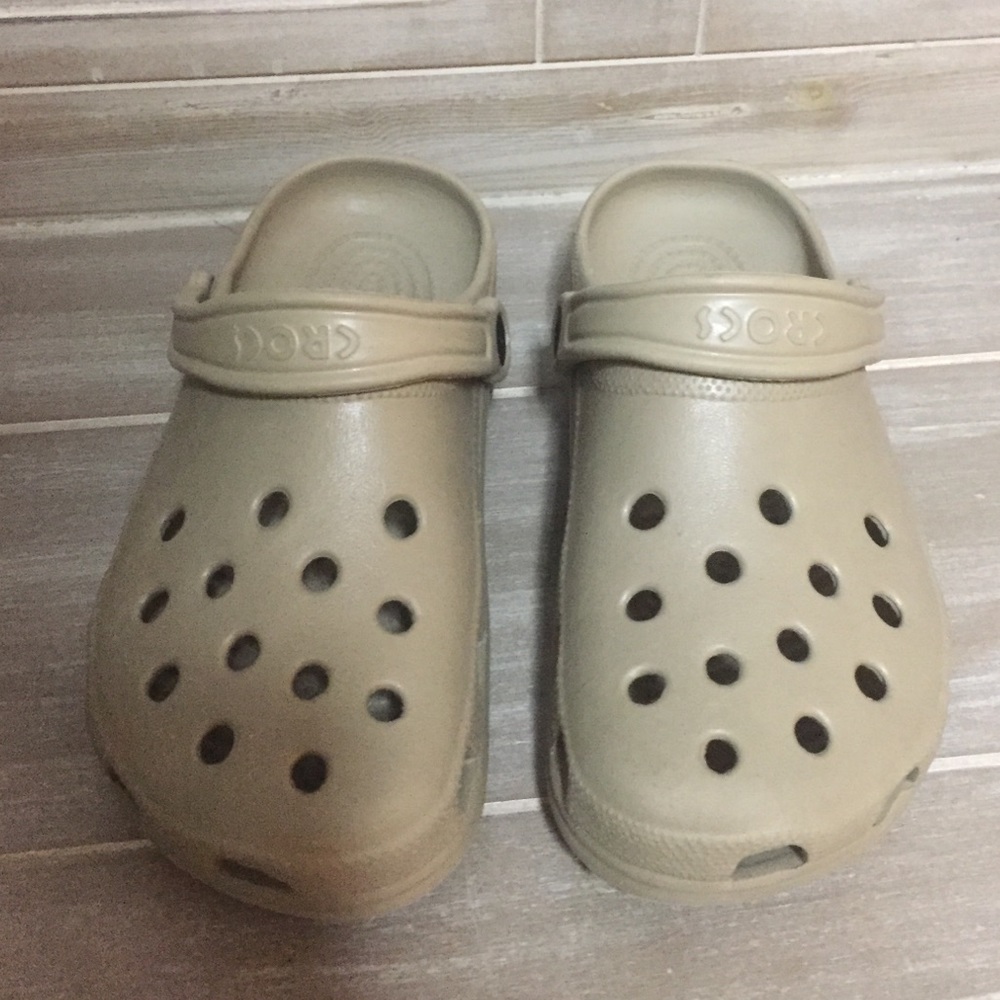 Crocs - tan - women’s size 8